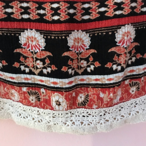 Crochet Trim Crop Top - Picture 4 of 4